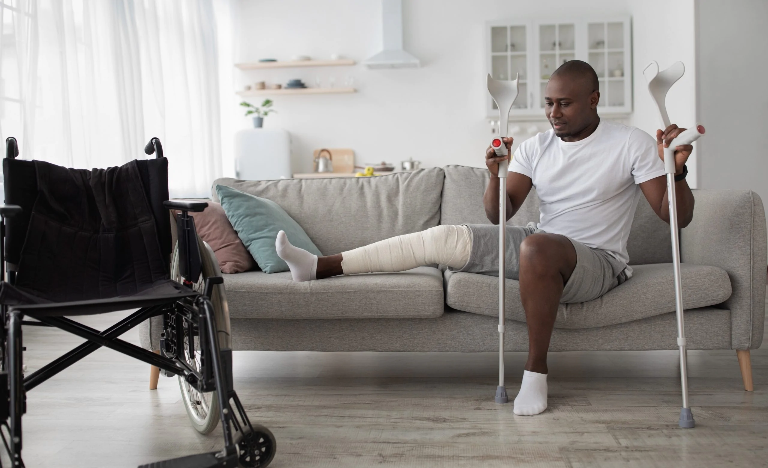 un hombre con una pierna rota se entera del coste del tratamiento en Nueva York