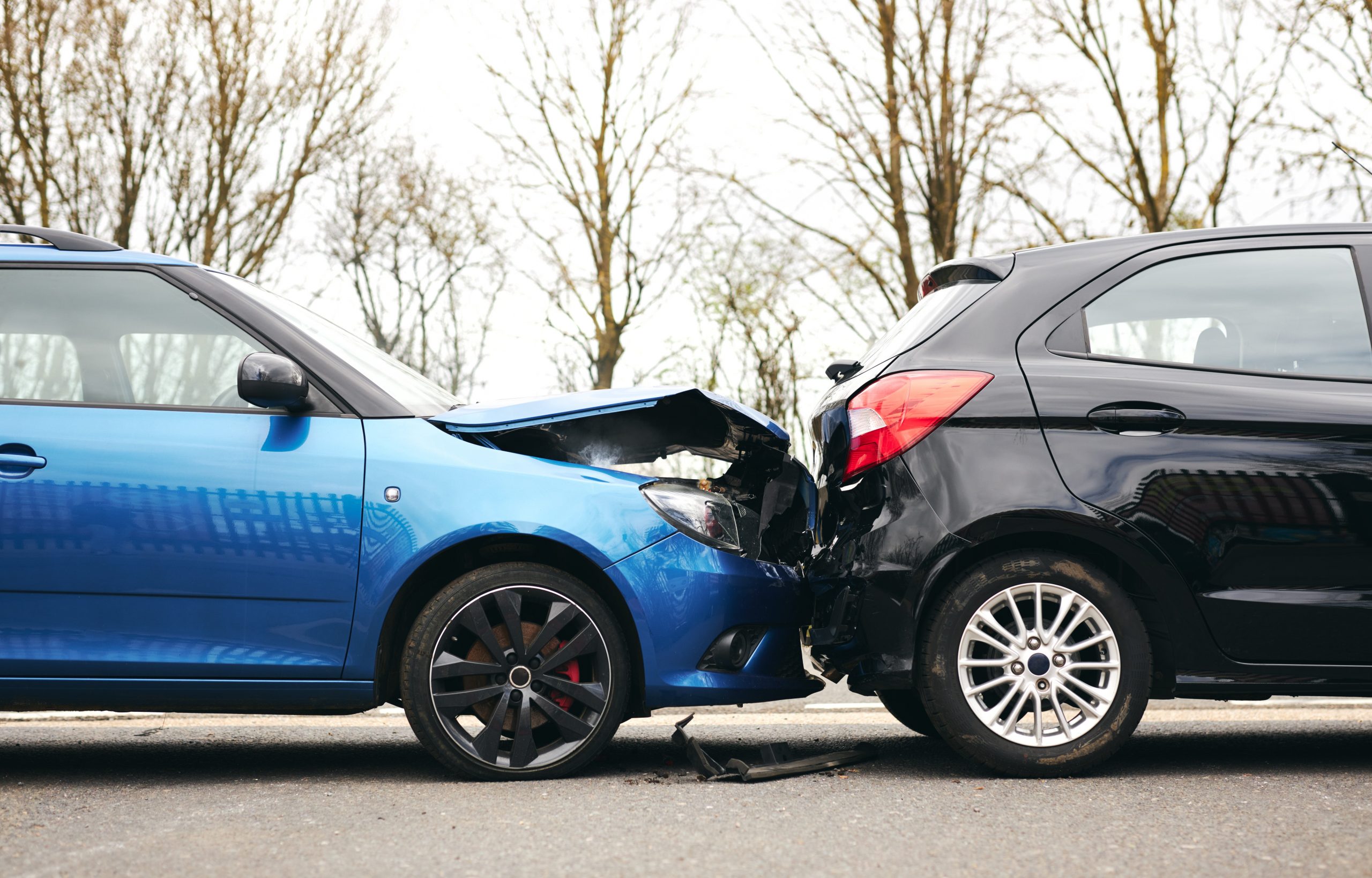 Los clientes solicitan una indemnización por un accidente por colisión trasera causado por negligencia.