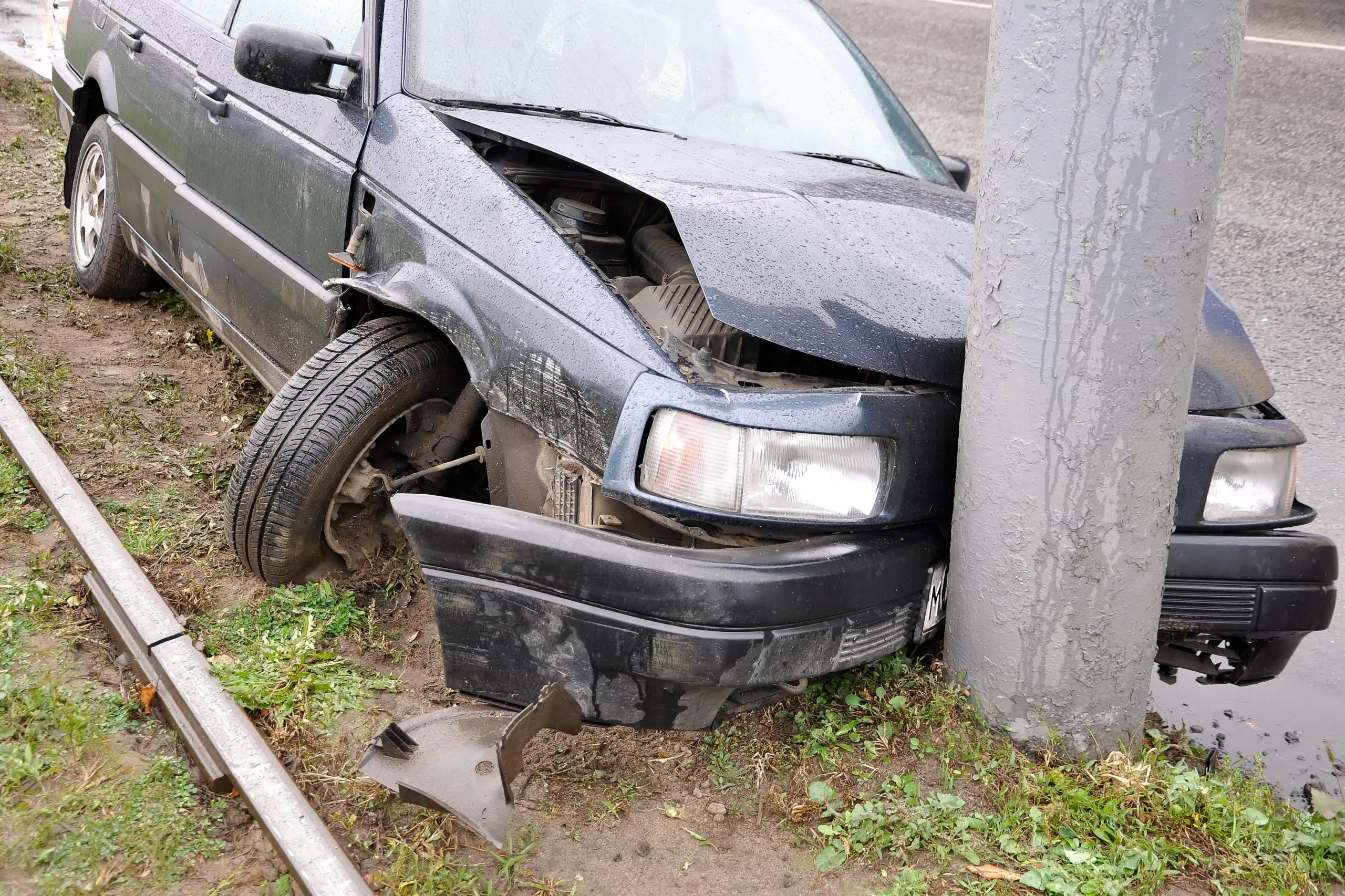 victims of single car accidents helped by injury lawyers to gain compensation for injuries